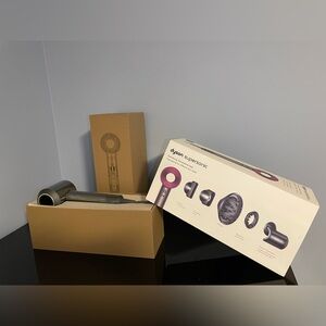 Dyson supersonic hairdryer hd08